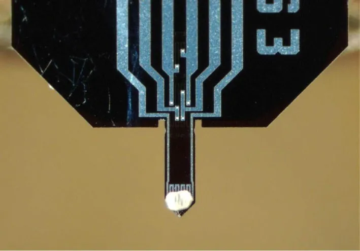 A microcrystal glued to the end of a self-sensing cantilever for combined magnetometry and electron spin resonance.